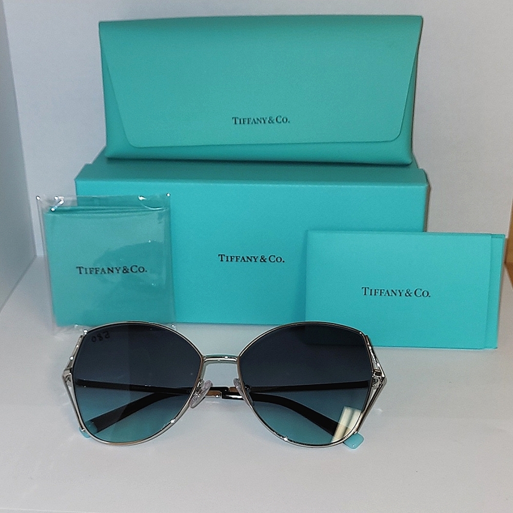 New ๐ฏ Authentic Tiffany&co sunglasses ๐ถ โค๏ธ ๐ ๐ - Picture 4 of 8